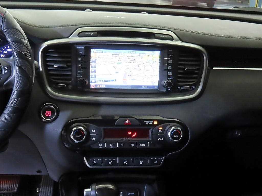 Kia Sorento — photo 11