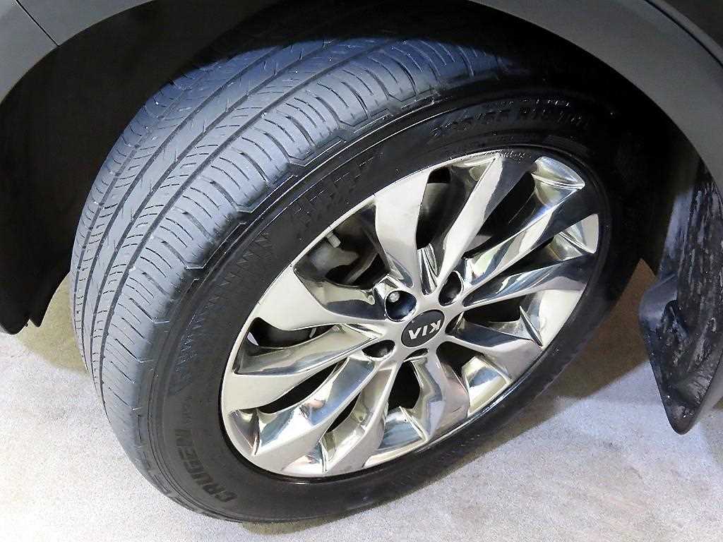 Kia Sorento — photo 20