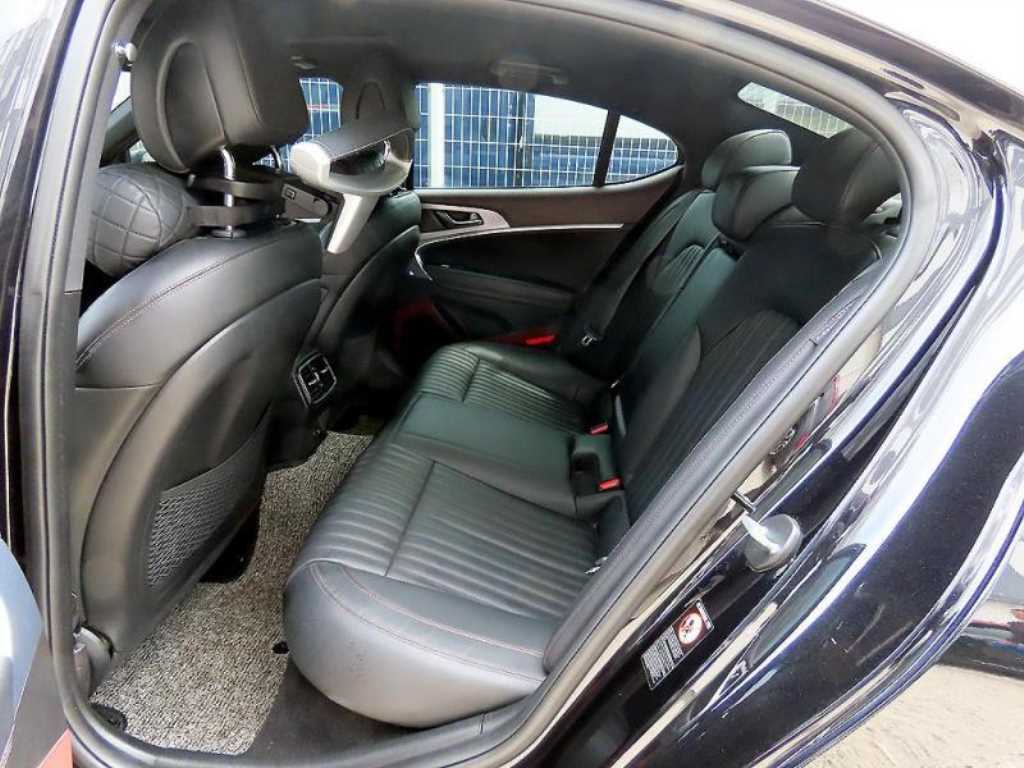 Genesis G70 — photo 06
