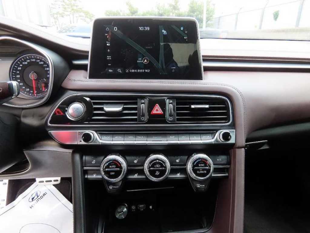 Genesis G70 — photo 13