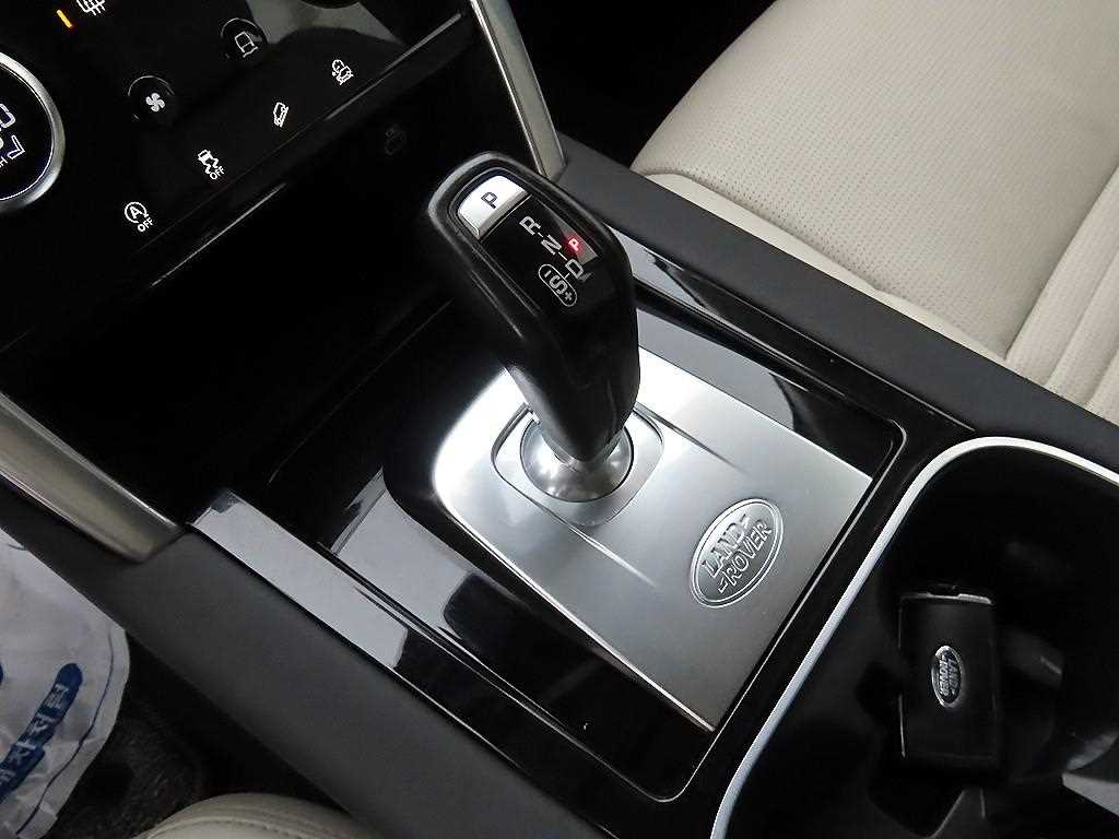 Land Rover Discovery Sport — photo 10