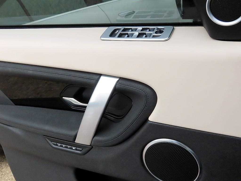 Land Rover Discovery Sport — photo 11