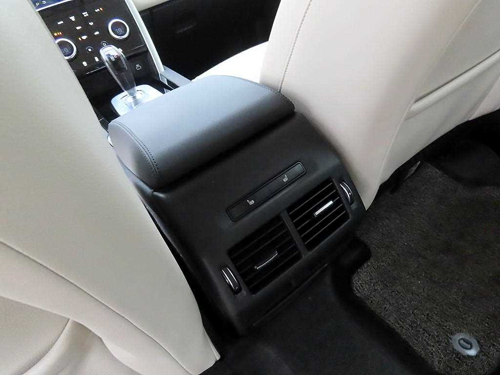 Land Rover Discovery Sport — photo 16
