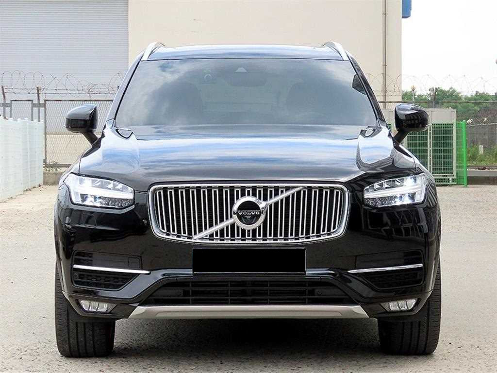 Volvo XC90 — photo 01