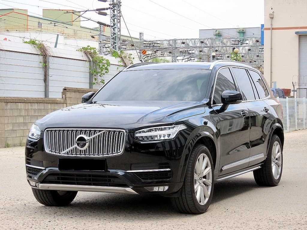 Volvo XC90 — photo 02