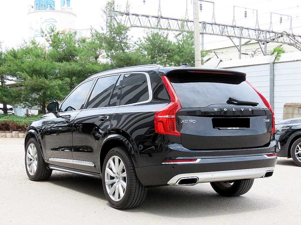 Volvo XC90 — photo 03
