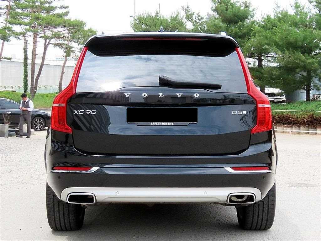 Volvo XC90 — photo 04