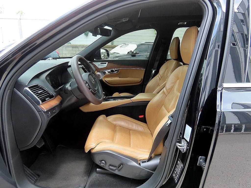 Volvo XC90 — photo 05