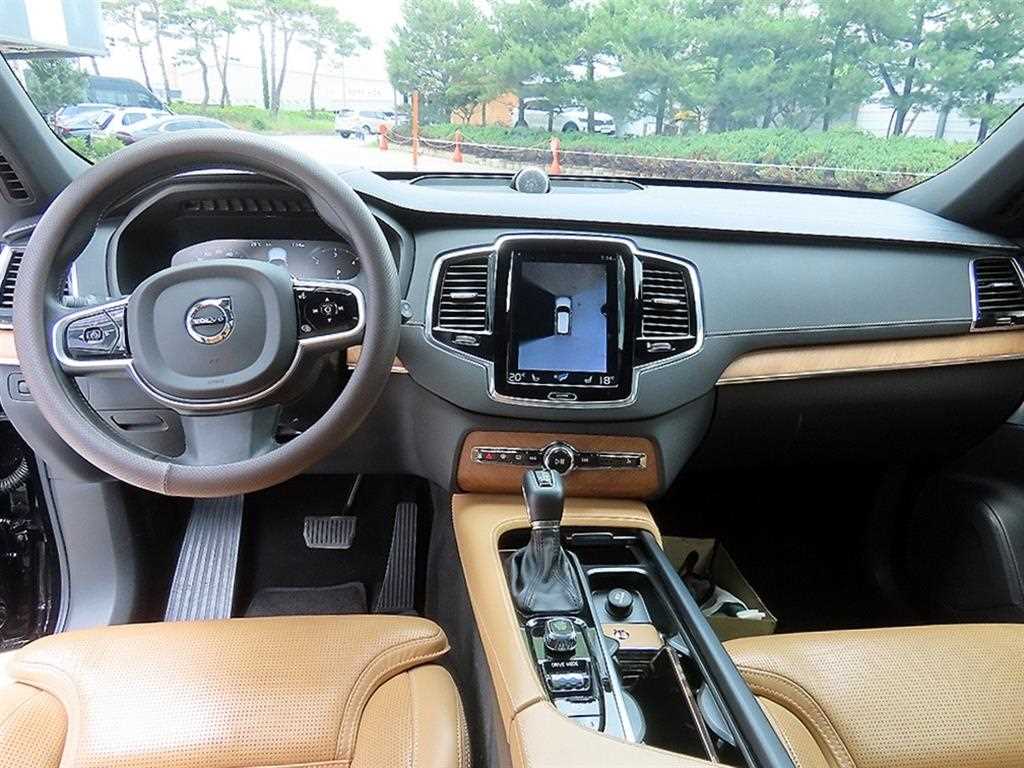 Volvo XC90 — photo 07