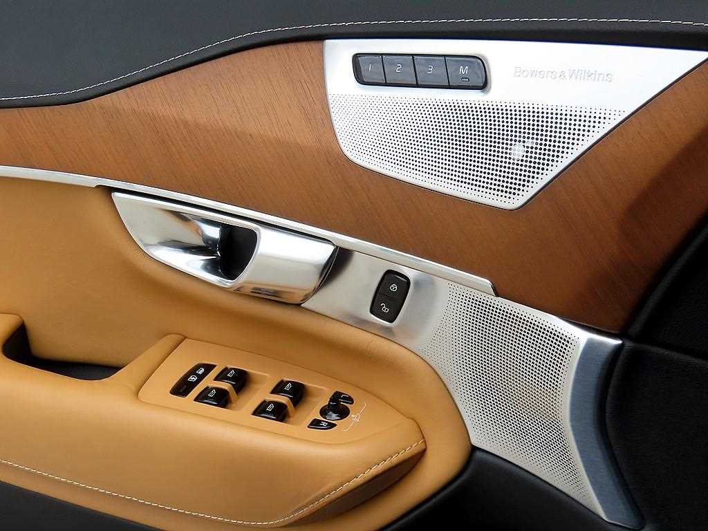 Volvo XC90 — photo 12