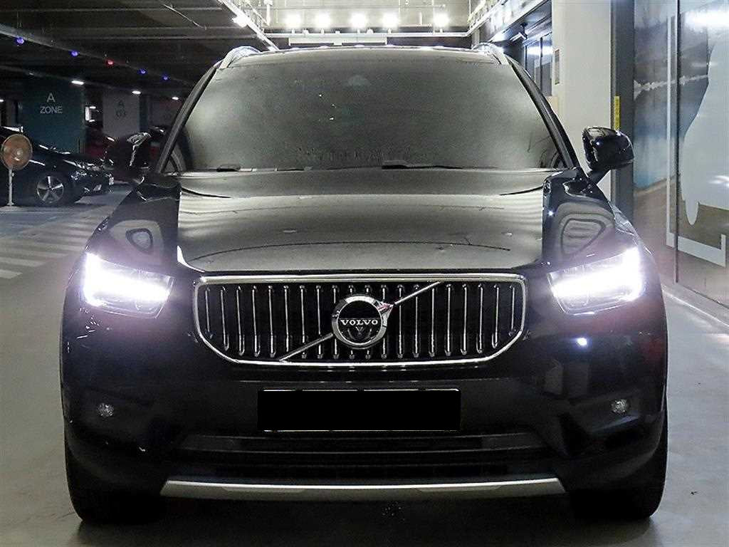 Volvo XC40 — photo 02