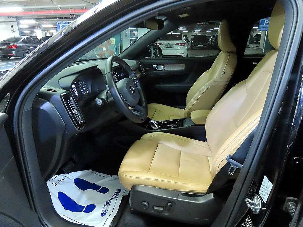 Volvo XC40 — photo 06