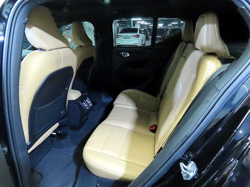 Volvo XC40 — photo 07