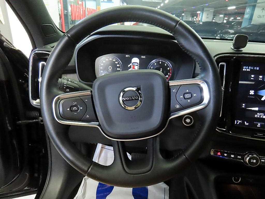 Volvo XC40 — photo 08