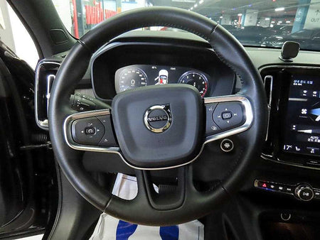 Volvo XC40 — photo 08
