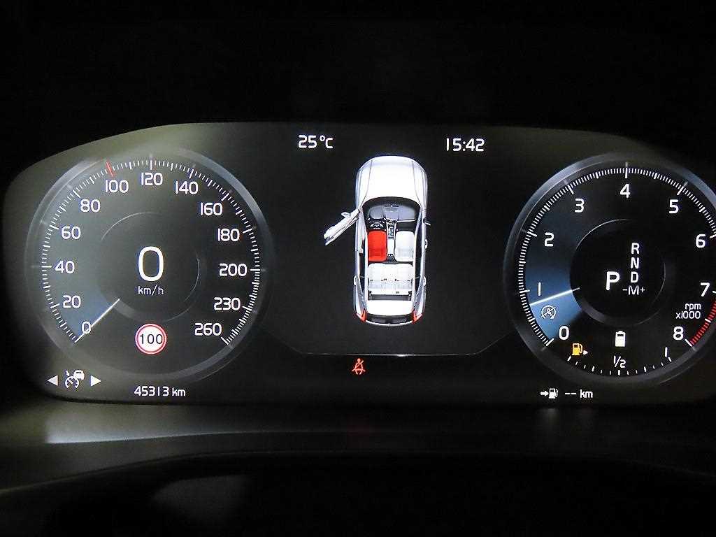 Volvo XC40 — photo 09