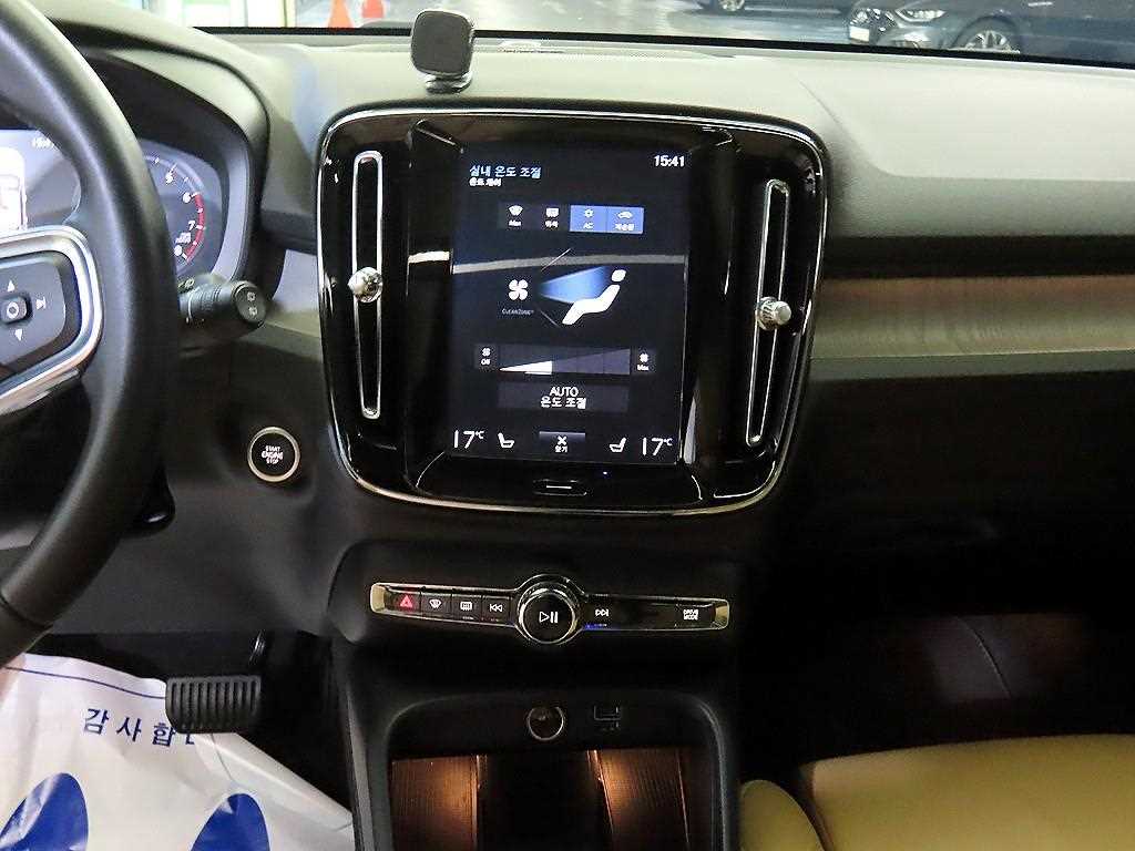 Volvo XC40 — photo 11