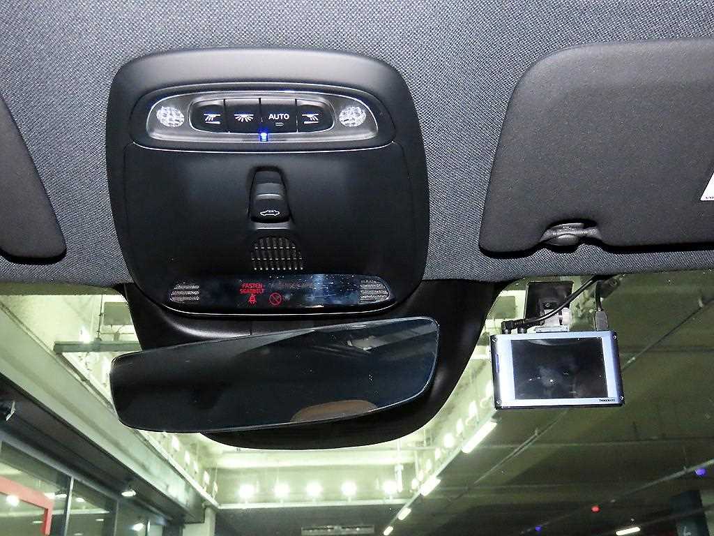 Volvo XC40 — photo 14