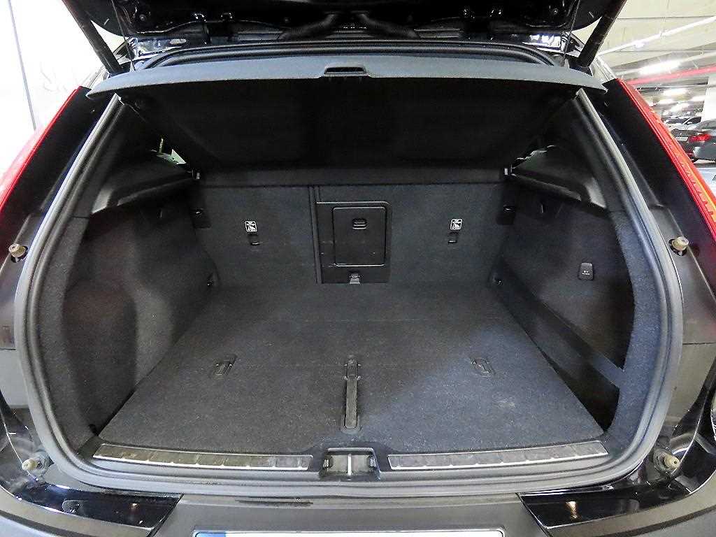 Volvo XC40 — photo 16