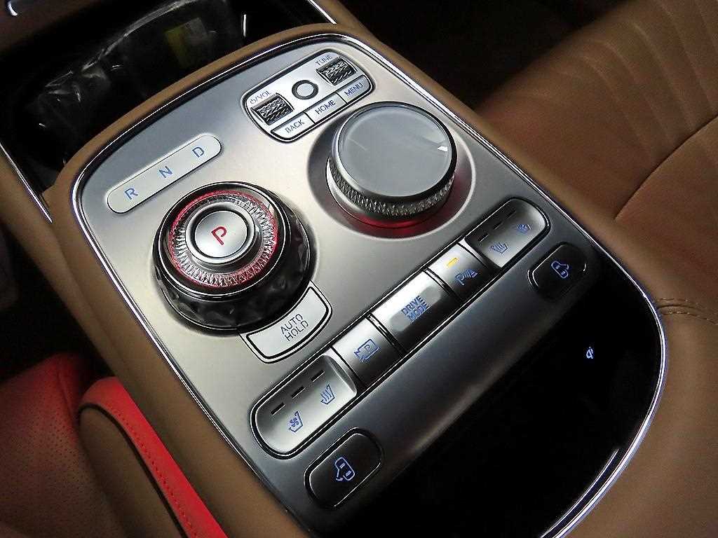 Genesis G90 — photo 12