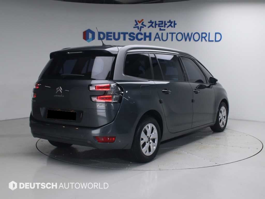 Citroen C4 Picasso — photo 02