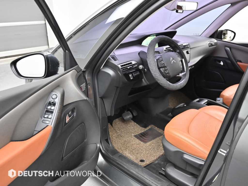 Citroen C4 Picasso — photo 11
