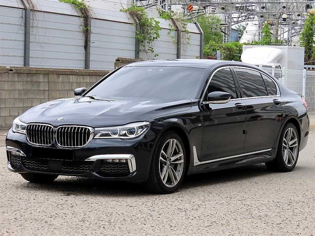 BMW 7-Series — photo 02