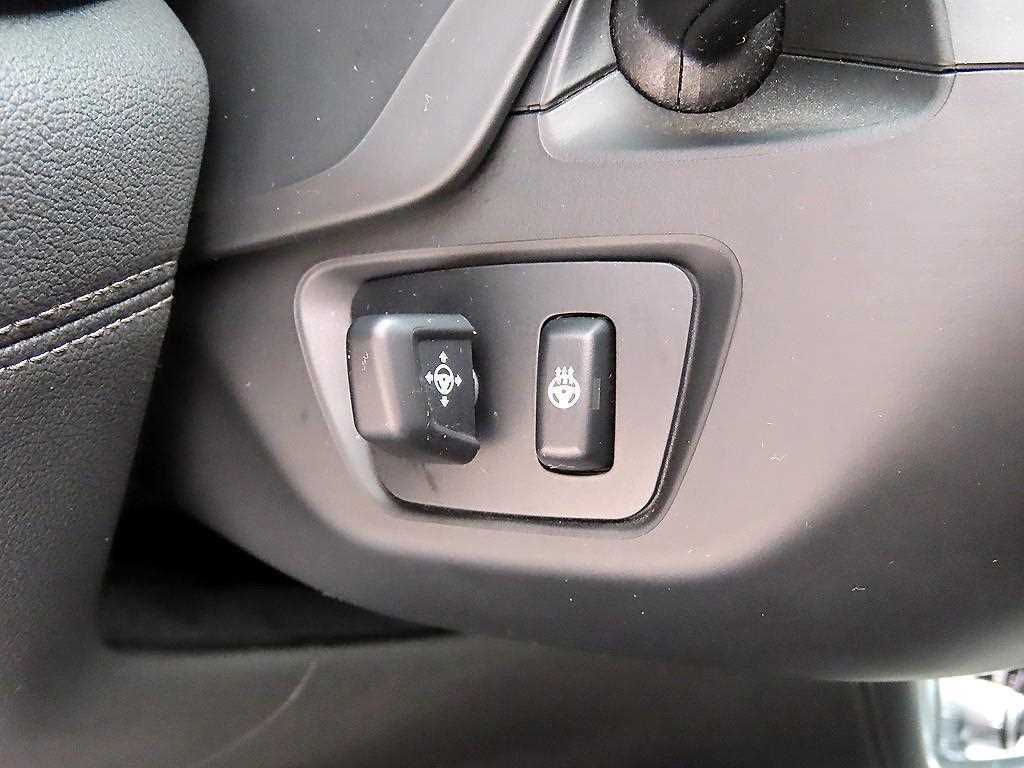 BMW 7-Series — photo 13