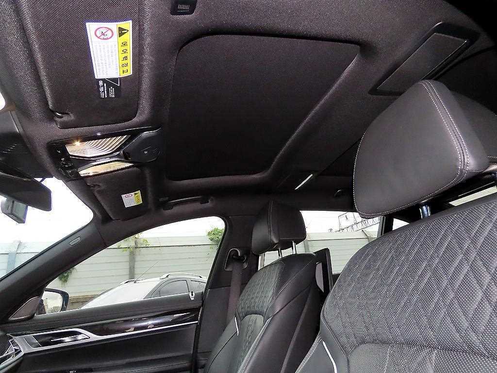 BMW 7-Series — photo 15
