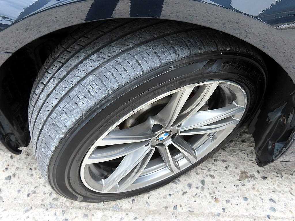 BMW 7-Series — photo 20