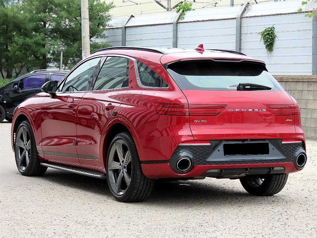 Genesis GV70 — photo 03
