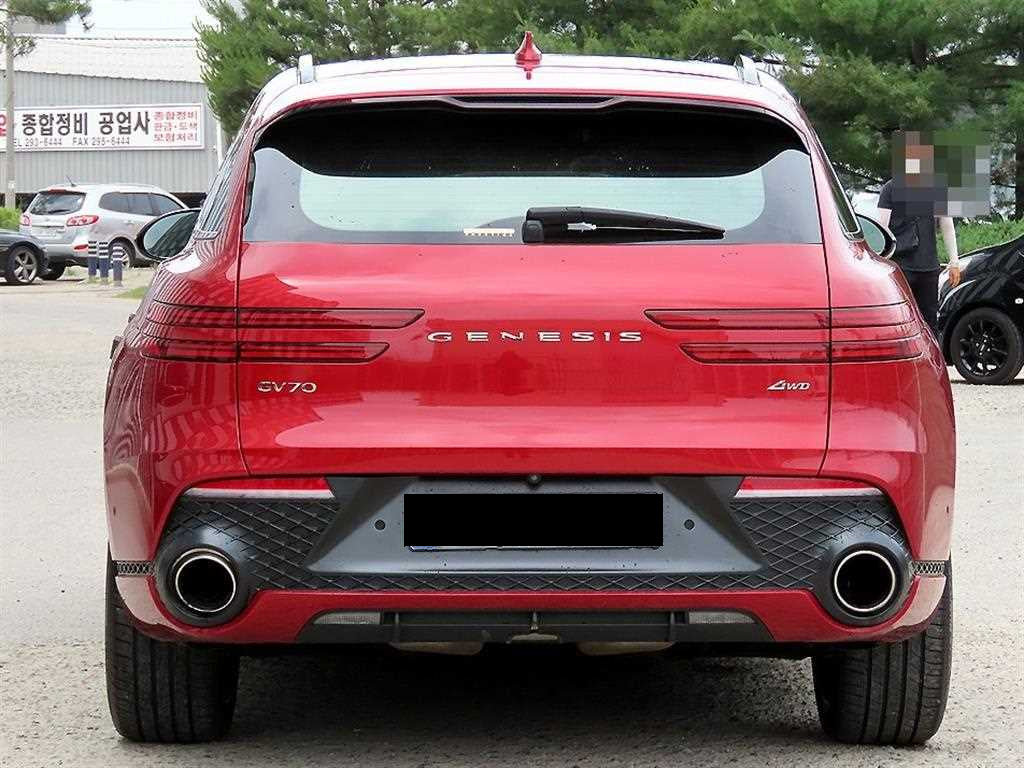 Genesis GV70 — photo 04