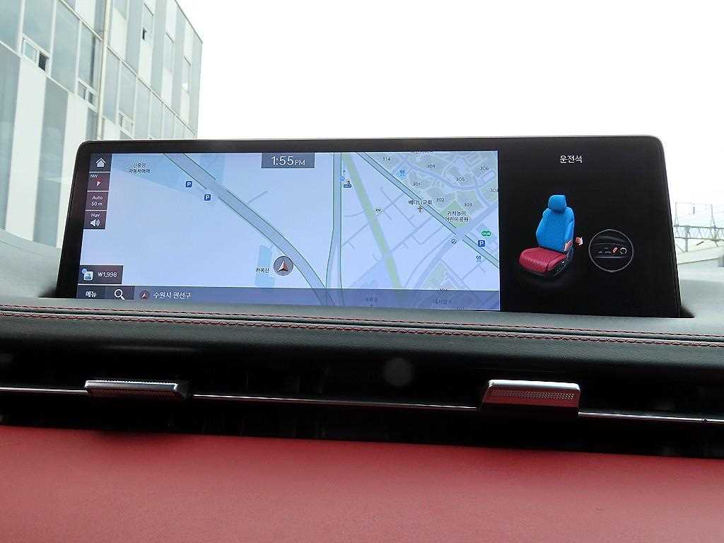 Genesis GV70 — photo 13