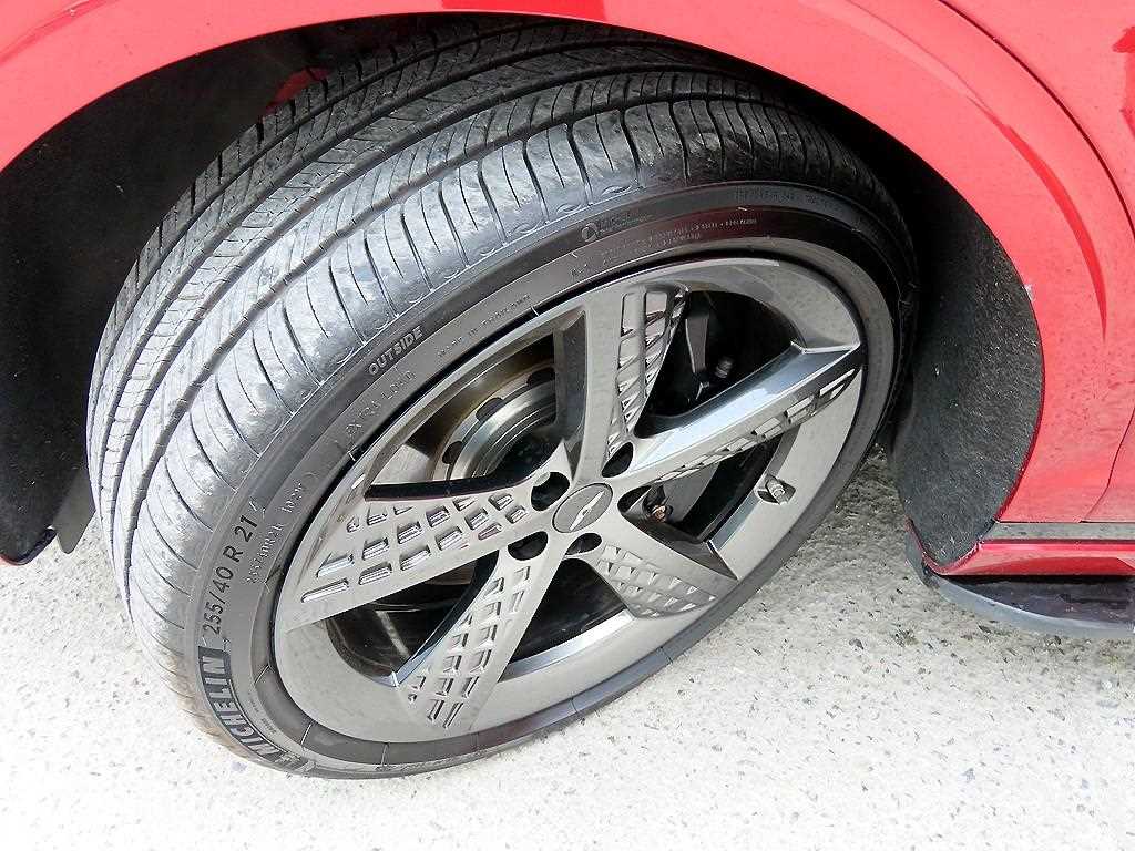 Genesis GV70 — photo 20