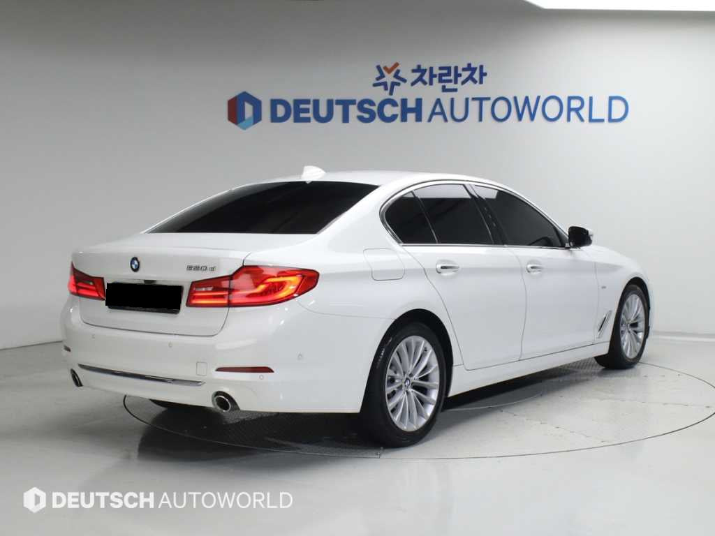 BMW 5-Series — photo 02