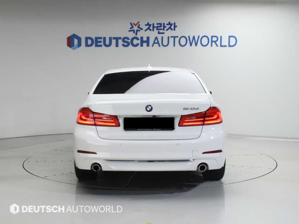 BMW 5-Series — photo 04