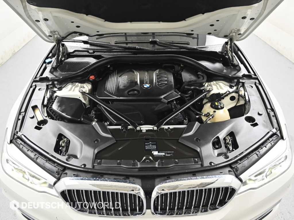 BMW 5-Series — photo 06