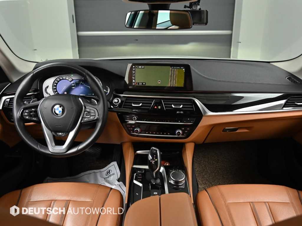 BMW 5-Series — photo 07