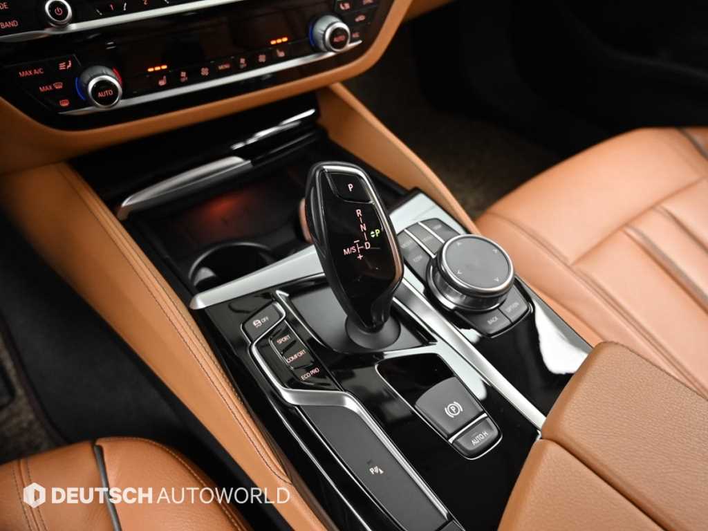 BMW 5-Series — photo 09