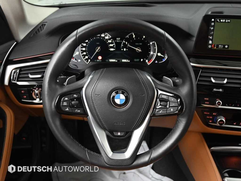 BMW 5-Series — photo 13
