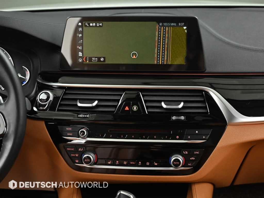 BMW 5-Series — photo 14