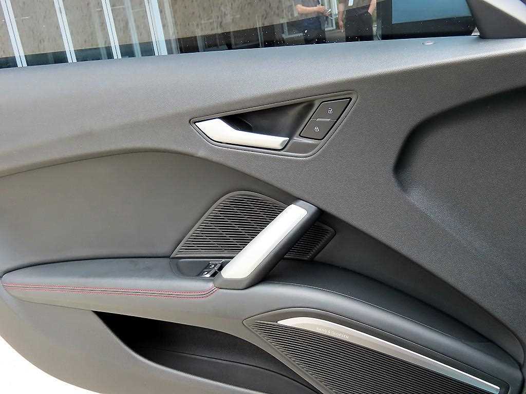 Audi TTS — photo 11