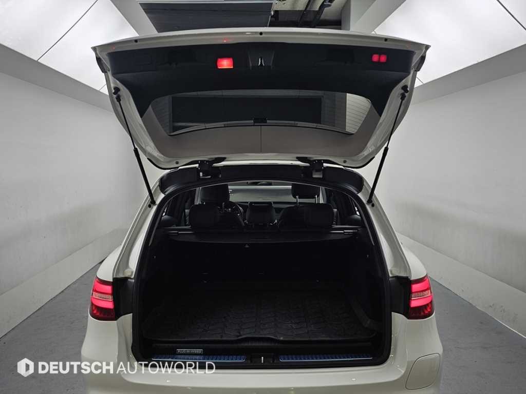 Mercedes-Benz GLC-Class — photo 19