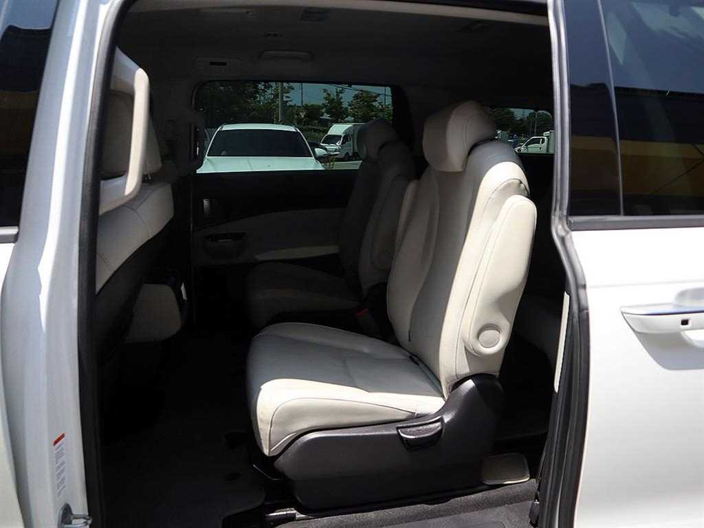 Kia Carnival — photo 07