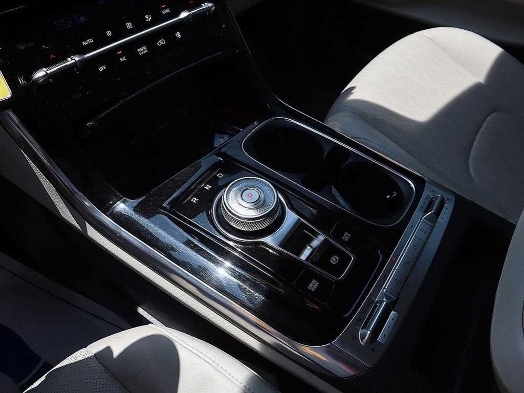 Kia Carnival — photo 12
