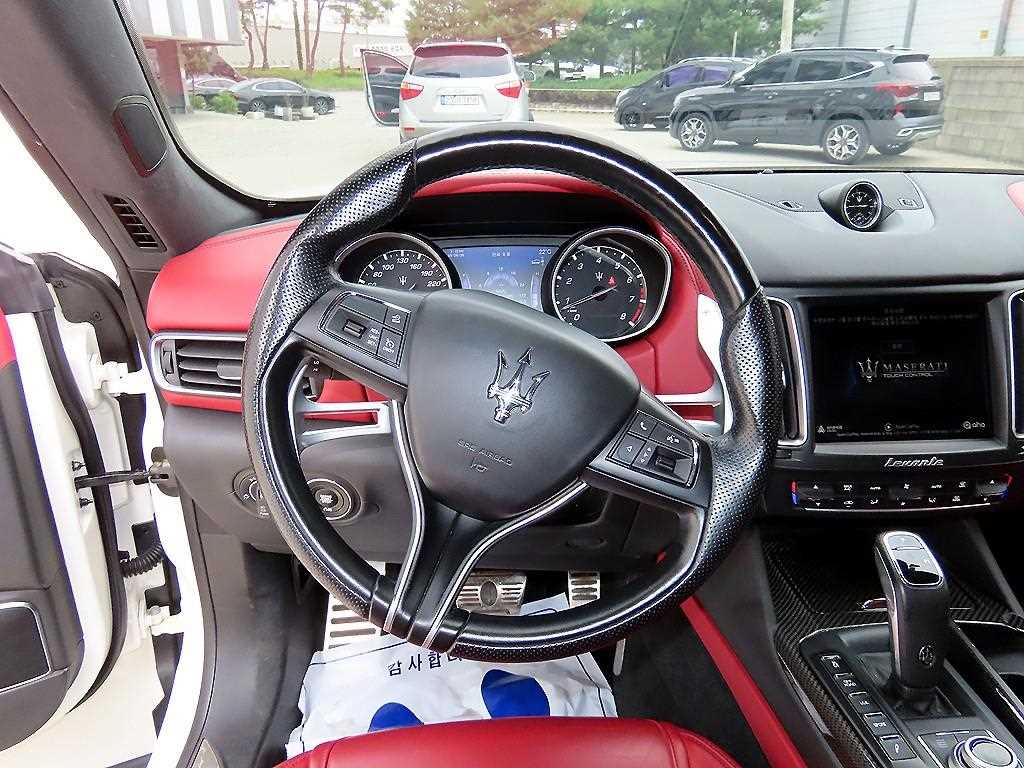 Maserati Levante — photo 08