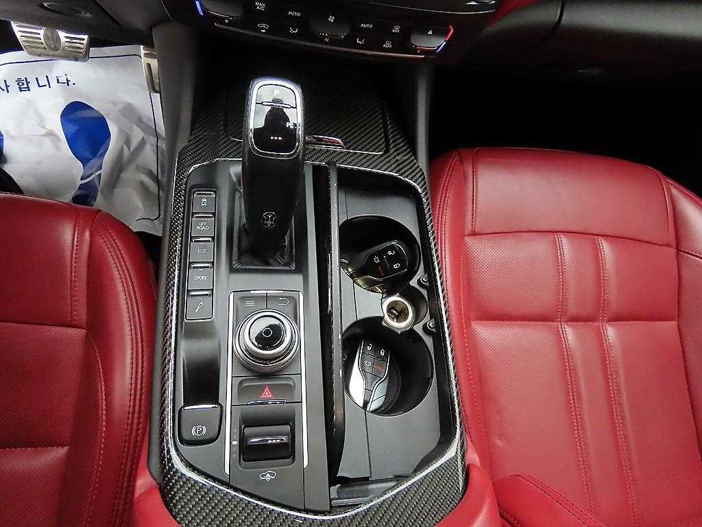Maserati Levante — photo 10