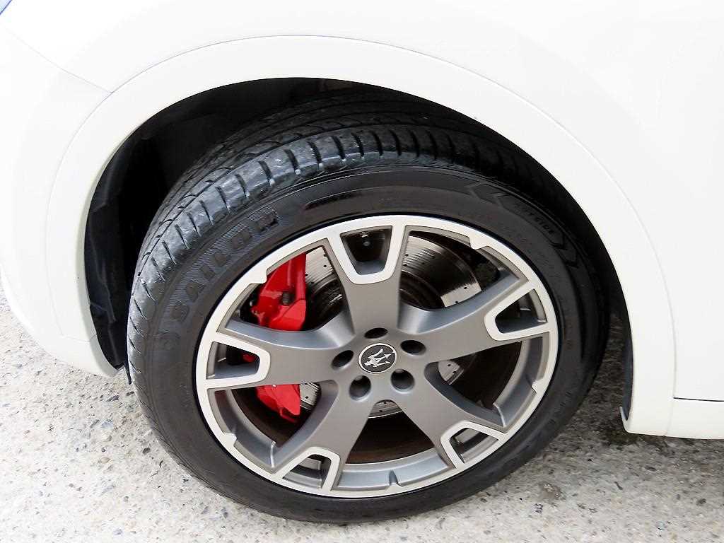 Maserati Levante — photo 20