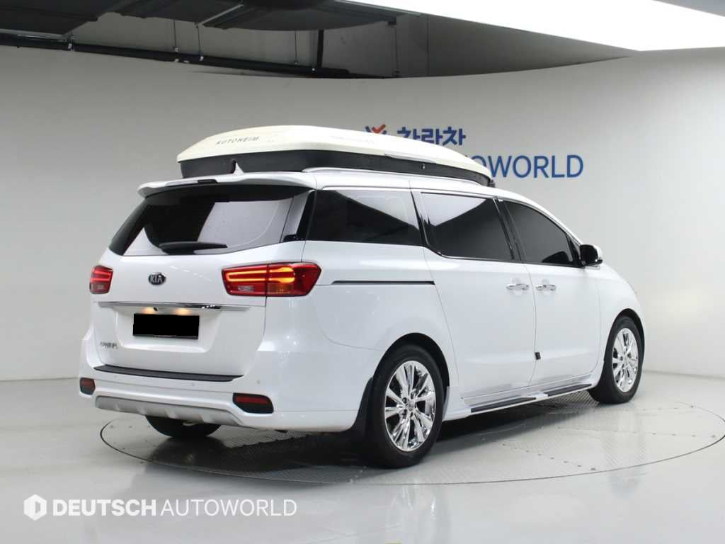 Kia Carnival — photo 02