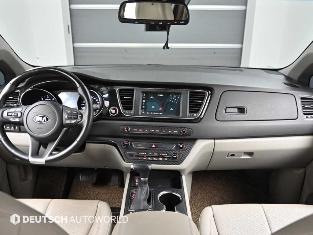 Kia Carnival — photo 07